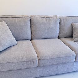 Stylish Gray Sofa - Excellent Condition, Modern Design