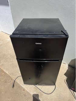 Working Galanz mini fridge with separate freezer