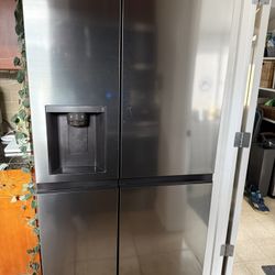 LG 23 cu ft Side-by-Side – Excellent Condition