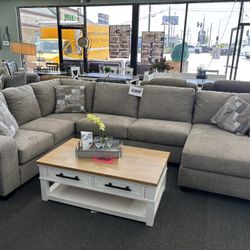 3 Pc Sectional With Chaise