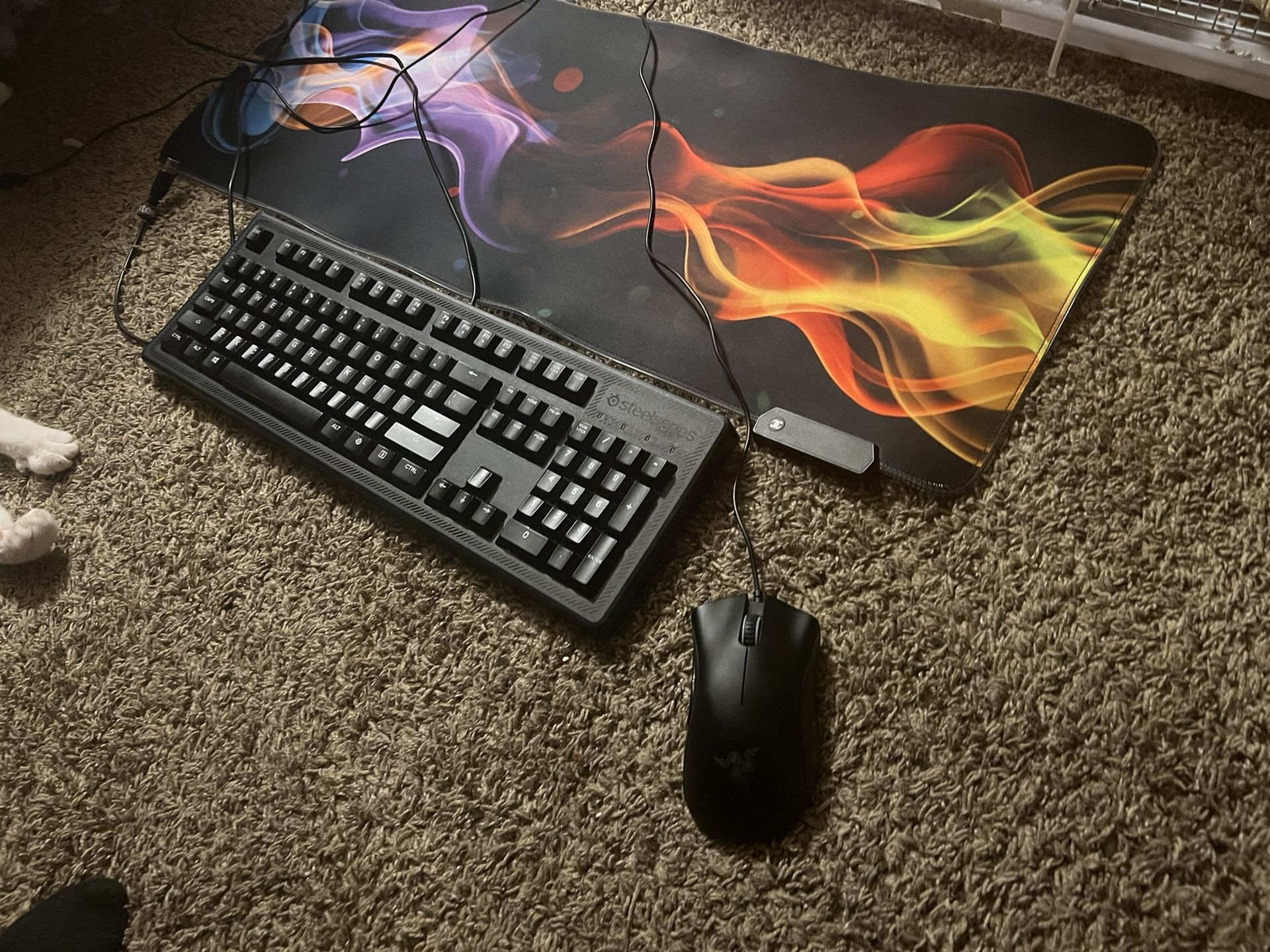 Gaming Steel Tech Keyboard Comes With Big Mouse Pad And Razor Deathadder Essential Mouse