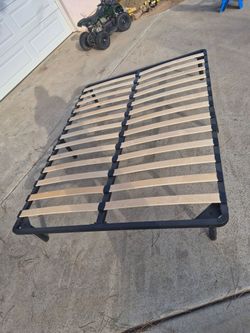 Queen size platform frame