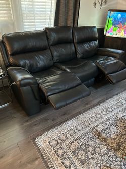 Black leather sofa and loveseat