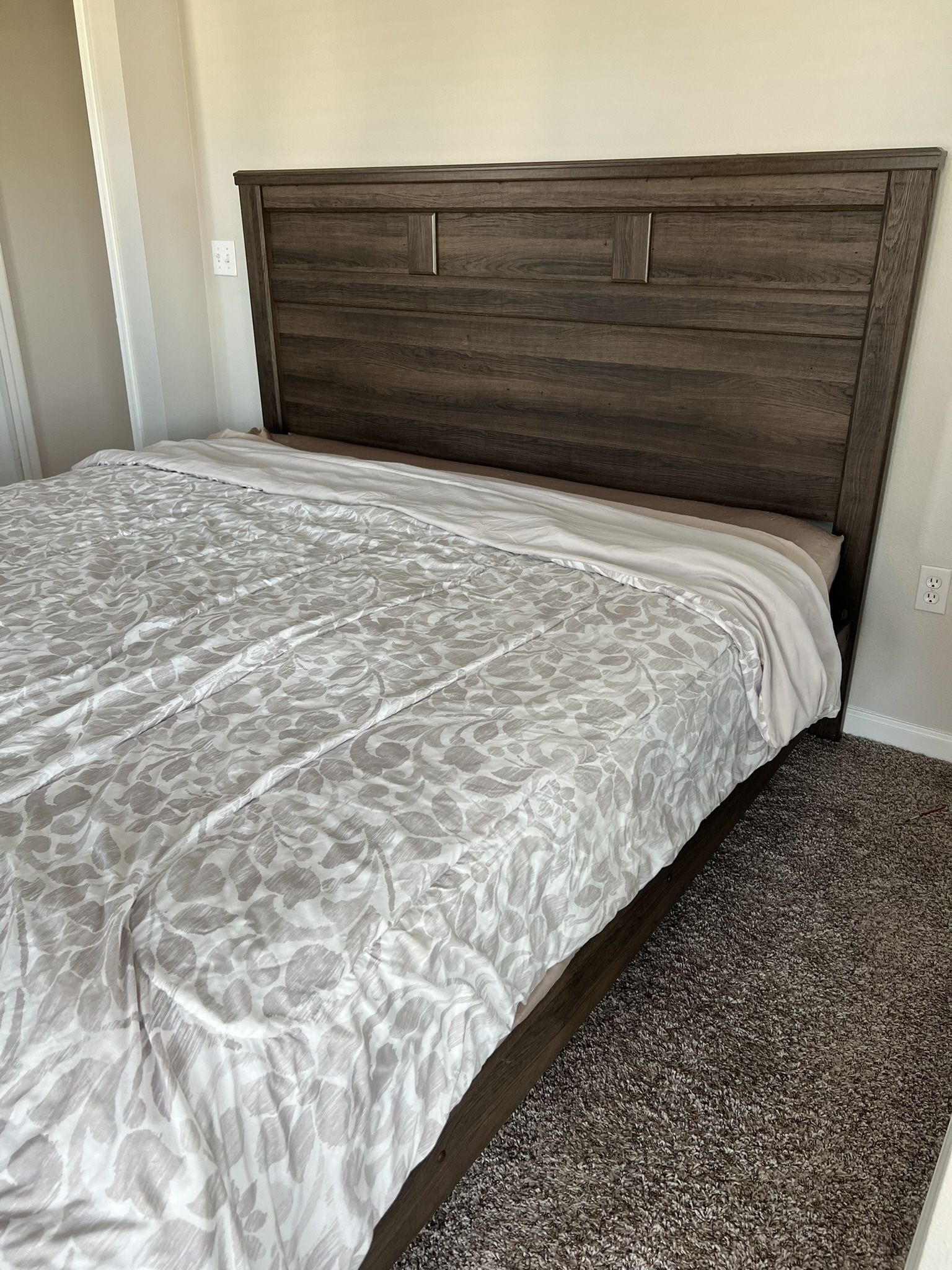 King Panel Bed & Dresser (Ashley Furniture Set)