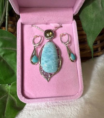 New, Magnificent 925 Sterling Silver Larimar, Amethyst, and Labradorite Pendant suspended on an SS 18inch chain with SS Larimar Drop Earrings.