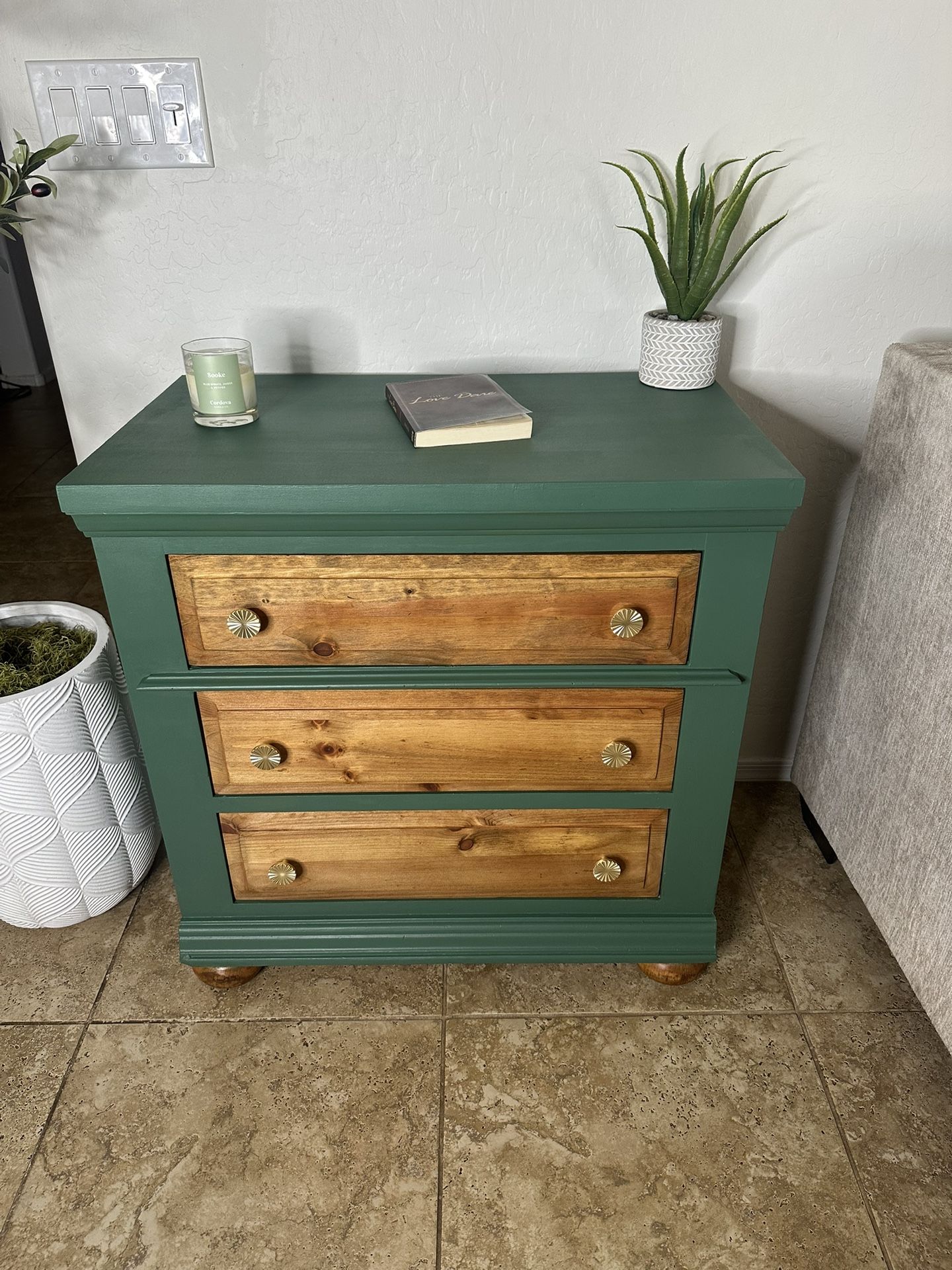 Side table/dresser 