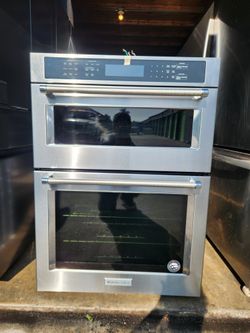 30-inch wide oven. It's a brand new KitchenAid 220V electric combo.
