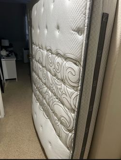 Sealy Posturepedic full mattress