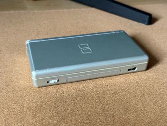 Nintendo DS lite silver