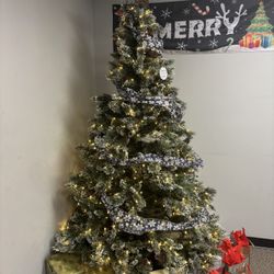 Amelia 7.5’ Pre lit Christmas Tree With Glitter And Pine Cones