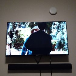 Roku 45 Inch And Bluetooth Speaker 
