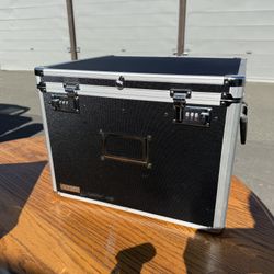 🔐 Locking Storage Chest / Vault Case – 16.5” x 13.5” x 12.5”