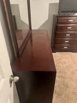 Bedroom dresser set