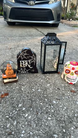 Possessed Halloween decorations