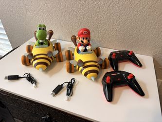 Carrera RC Mario Kart Bumble V Mario & Yoshi Twin Set 1:18 RC Cars 2 Controllers 2 Chargers