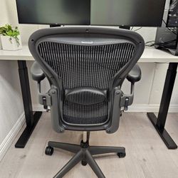 Like New Herman Miller Aeron Size B Fully Adjustable Arms Lumbar Support