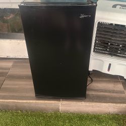 Seasons Mini Fridge 