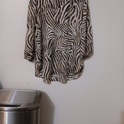 Chicos Women 2 US L Tunic Top Animal Print Blouse Brown Lightweight Shirt