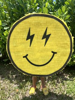 Pinatas, Read Description