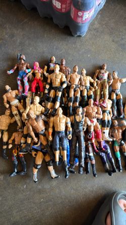 Action Figures Wrestling Toys Playset for Kids, 16 Piece Wrestler Figure Set with Movable Joints