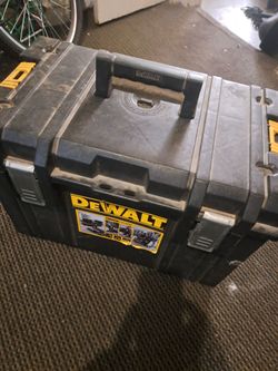 DEWALT TOOL BOX 12X16X24