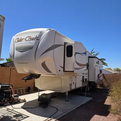 2017 Cedar Creek 5th Wheel