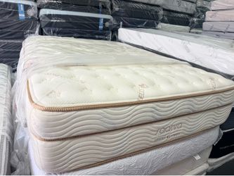 Queen pillowtop mattress set