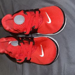 Nike toddler shoes 8c