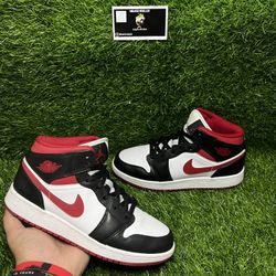 Jordan 1 Mid Gym Red Size 6y/8.5 Womens