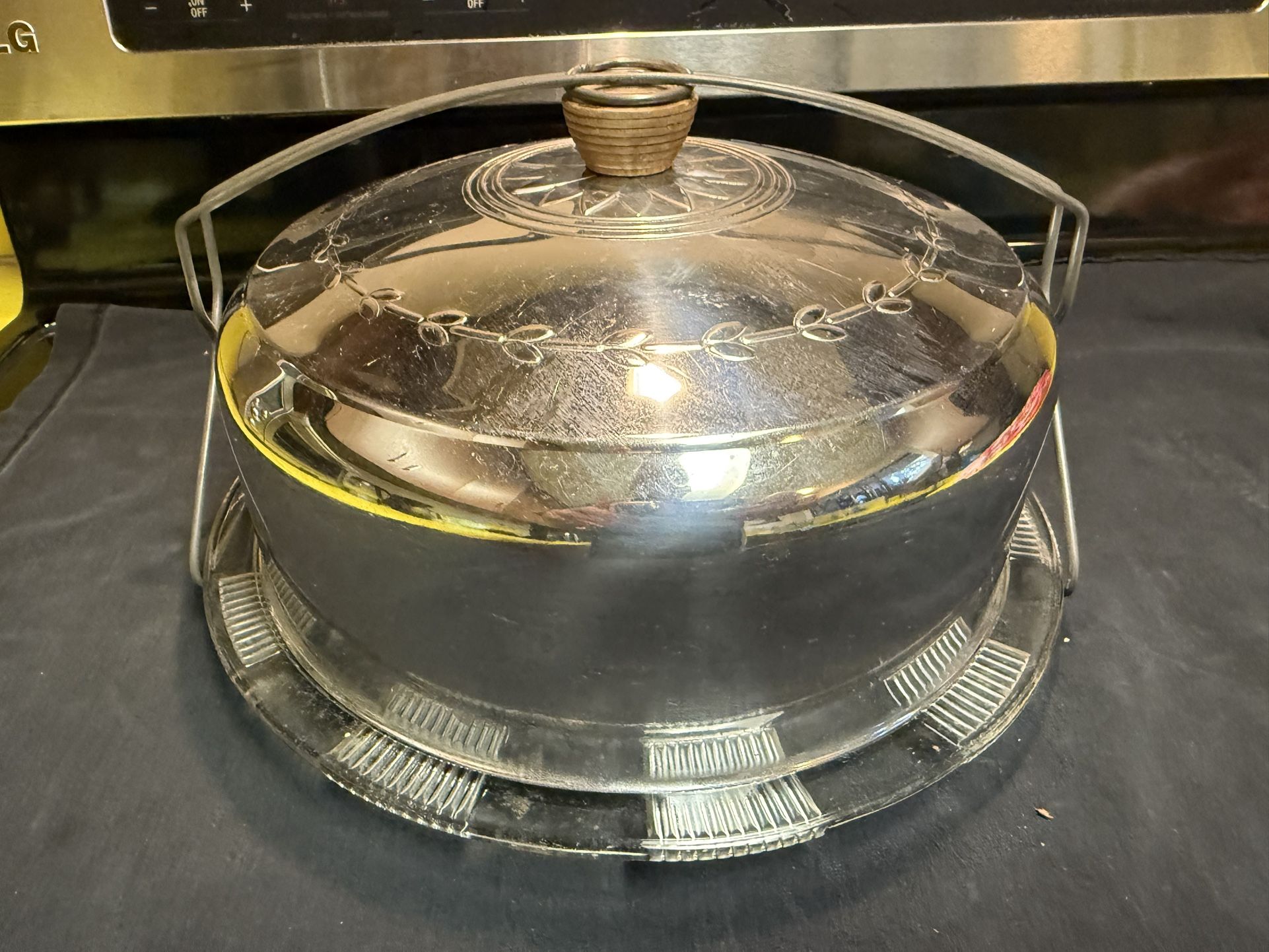 Vintage Mcm 1950S Glass Footed Cake Plate With Aluminum Cake Cover With Wood Knob