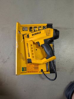 DEWALT 5-in-1 Multi-Tacker and Brad Nailer