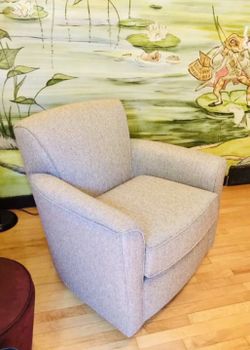 New Flexsteel Swivel Glider
