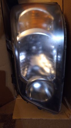 2004 Toyota Highlander Front Left/Driver Side Headlight Assembly