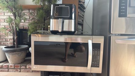 LG Microwave $95 Like New - Above Stove Application