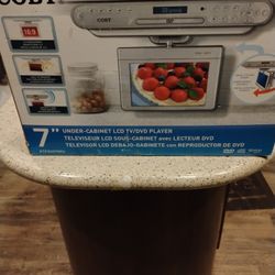 Coby Under cabinet Tv/DVD Player/Radio