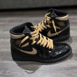 JORDAN 1 BLACK METALLIC GOLD SIZE 10.5