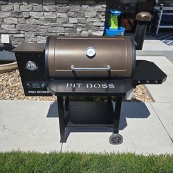 Pit Boss Pro Series Pellet Grill / Smoker with soft cover.