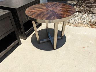 Round wood top end table with metal frame