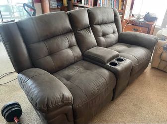 Reclining Loveseat with Center Console