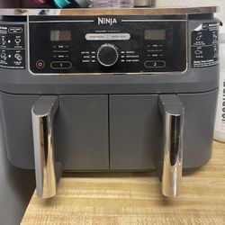 Ninja Air Fryer 6 In 1. 10qt xL 