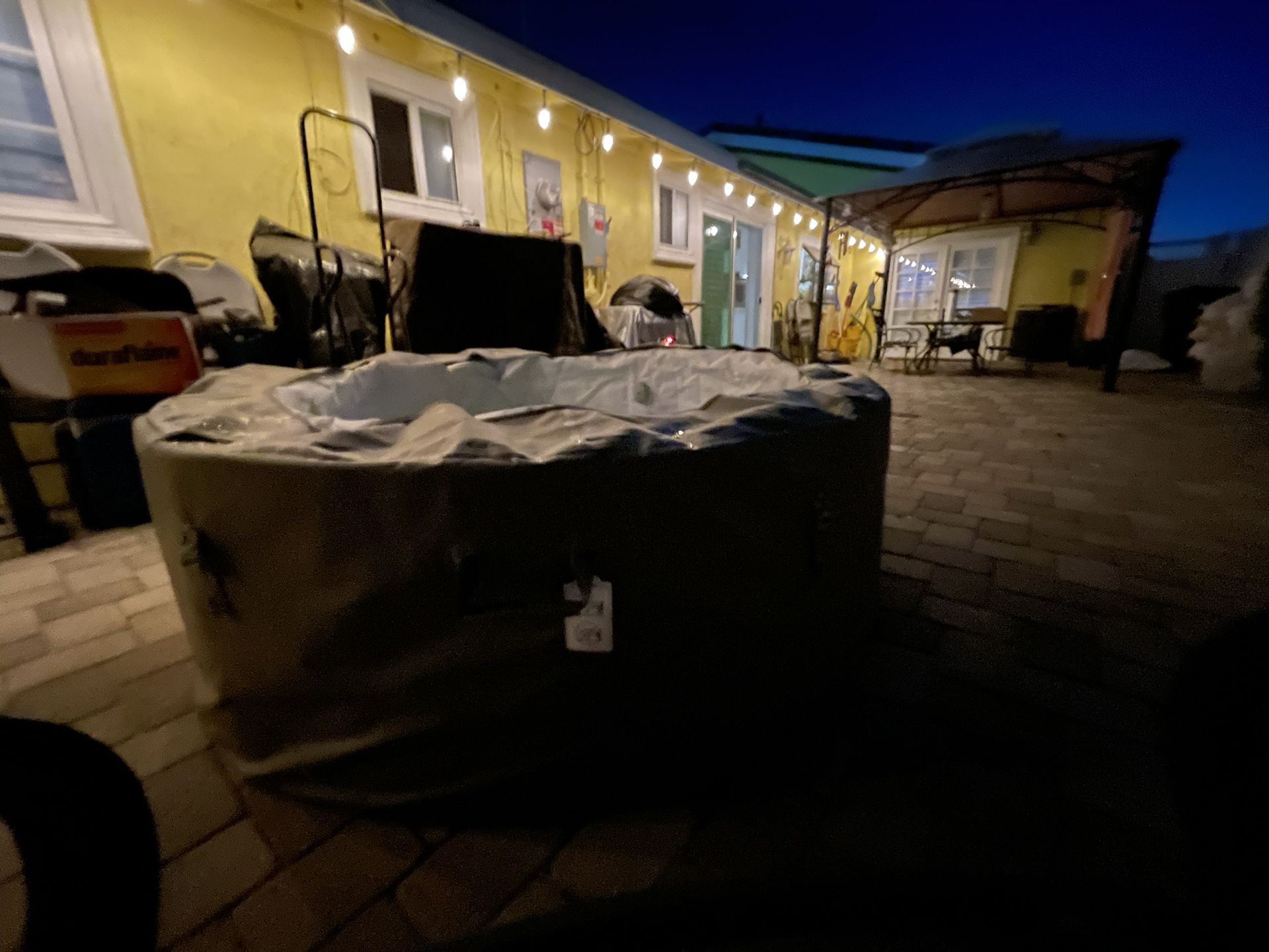 BESTWAY INFLATABLE HOT TUB JACUZZI