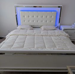 Full size Valentino bed