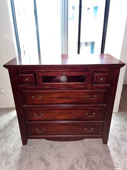 Dresser