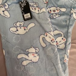 Cinnamon Roll Warm Pjs S/M