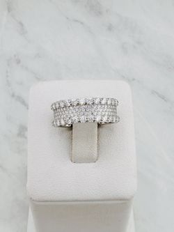 925 Sterling Silver Women’s Endless Ring Ring Size: 7 Stock #04706 P / 0422946  Elegant women’s ring crafted in 925 sterling silver, featuring a band