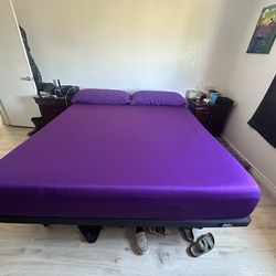 Tempur-pedic bed with Electric frame moves up and down on feet and head and has a vibration