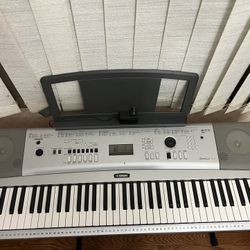 Yamaha Portable Grand DGX 230 Like New