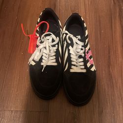 Off white Sneaker 150
