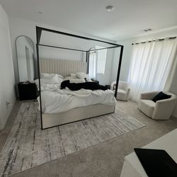 Tessa Upholstered Metal Canopy Bed King 