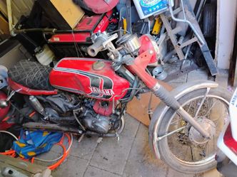 Yamaha red paint comes look what you see